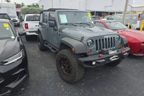 2013 Jeep Wrangler Unlimited Rubicon photo 2