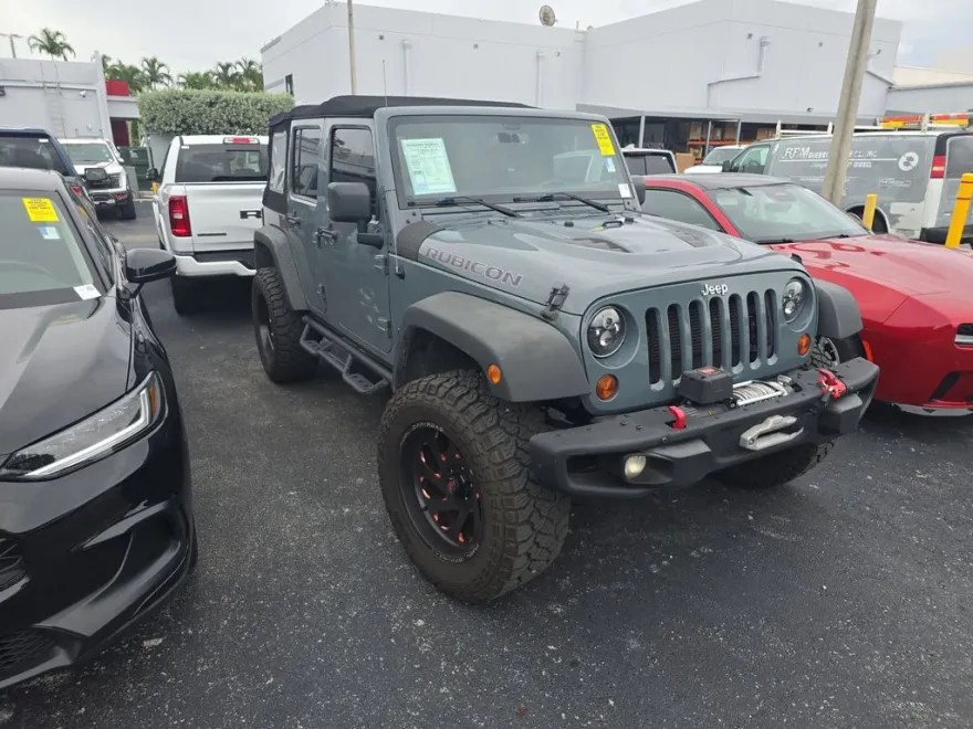 2013 Jeep Wrangler Unlimited Rubicon photo 2