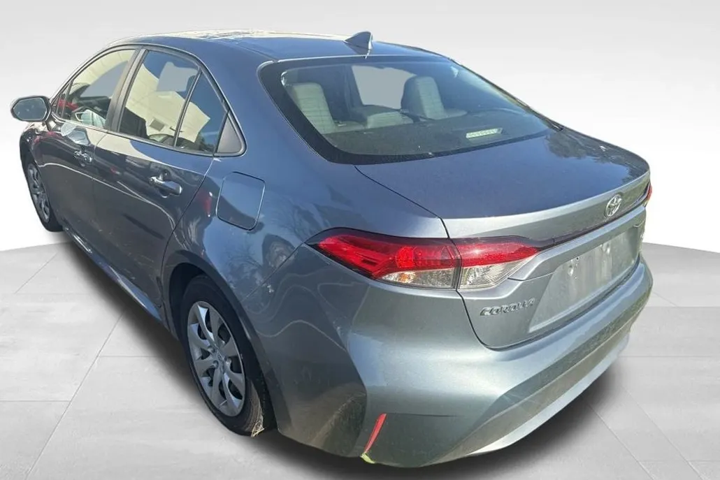 2020 Toyota Corolla LE photo 1