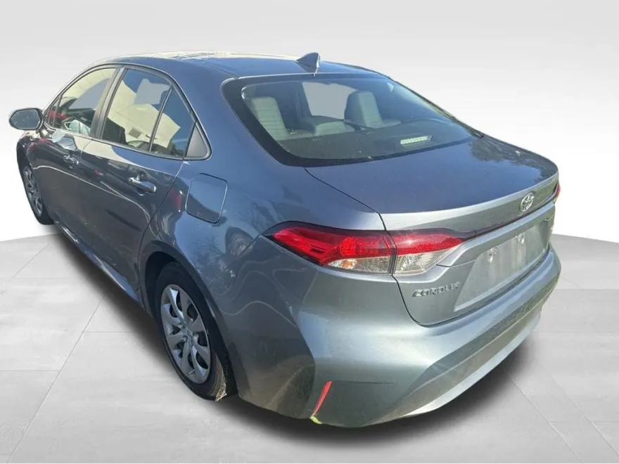 2020 Toyota Corolla LE photo 1