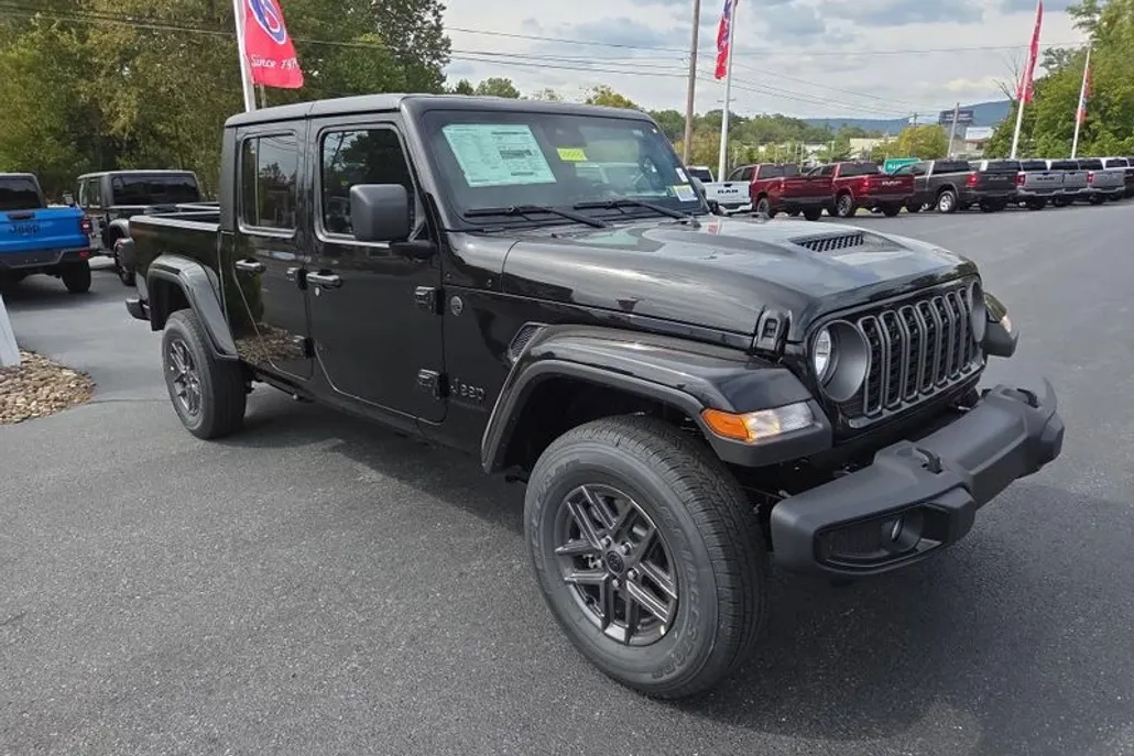 2025 Jeep Gladiator Sport S photo 1