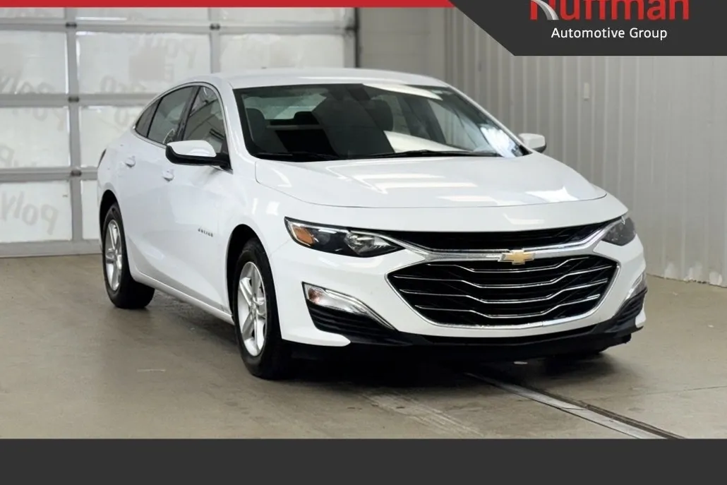 2025 Chevrolet Malibu LS photo 1