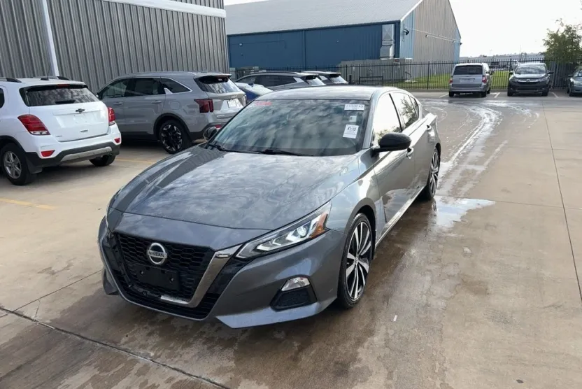 2019 Nissan Altima 2.5 SR photo 1