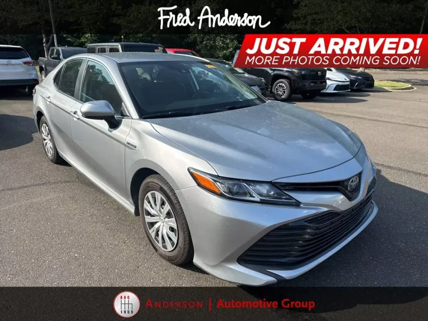 2020 Toyota Camry Hybrid LE photo 1