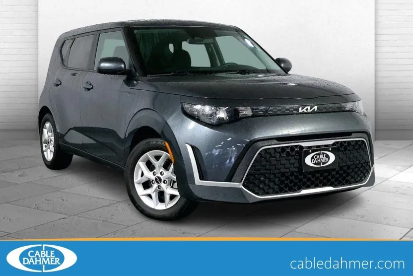 2023 Kia Soul LX photo 1