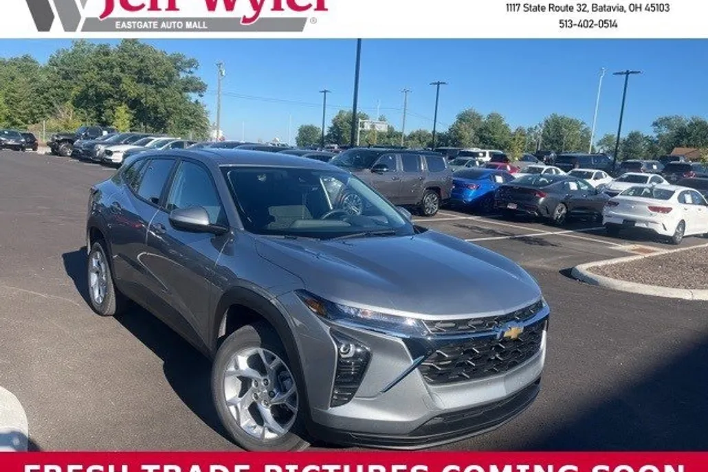 2024 Chevrolet Trax LS photo 1