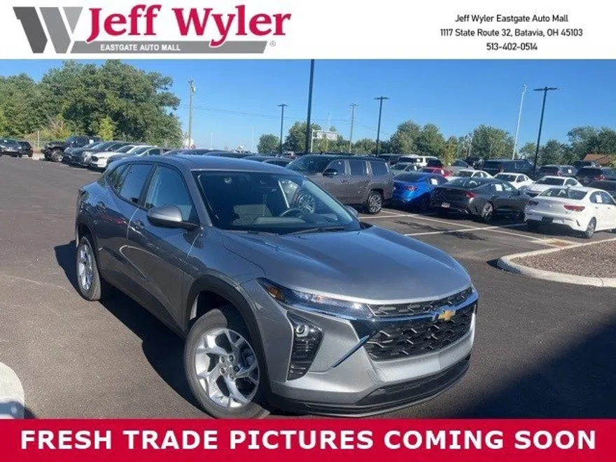 2024 Chevrolet Trax LS photo 1