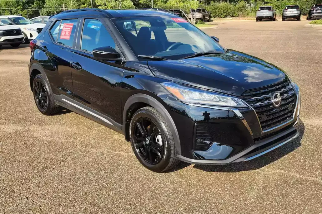 2024 Nissan Kicks SR photo 1