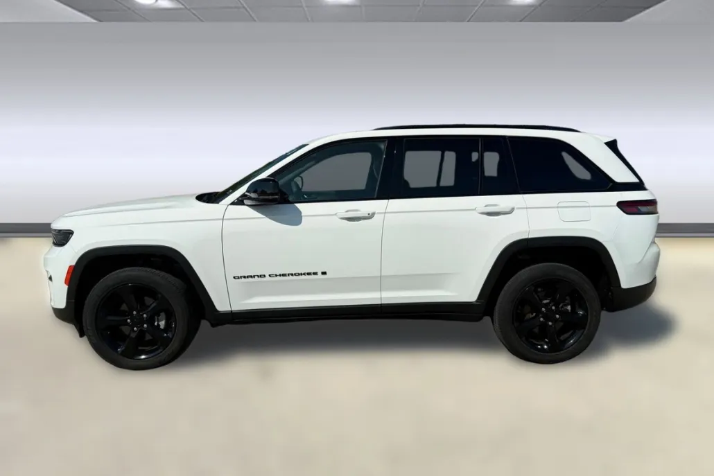 2023 Jeep Grand Cherokee Altitude photo 1