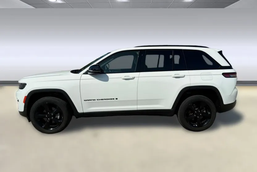 2023 Jeep Grand Cherokee Altitude photo 1