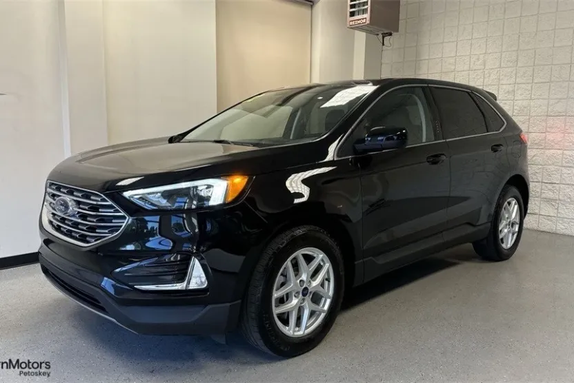 2022 Ford Edge SEL photo 1