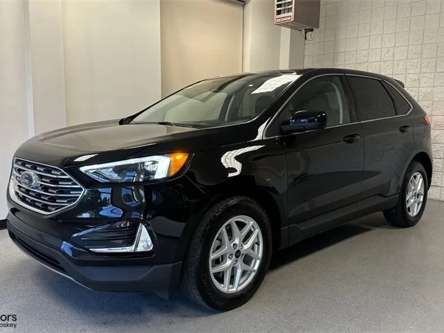 2022 Ford Edge SEL photo 1