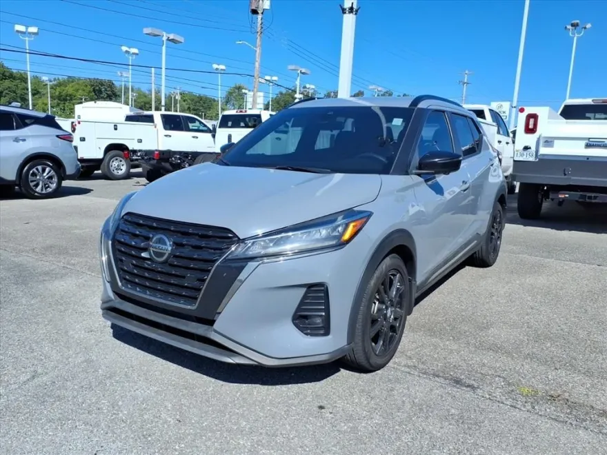 2021 Nissan Kicks SR photo 1