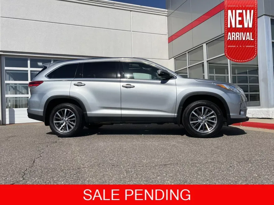2019 Toyota Highlander XLE photo 1