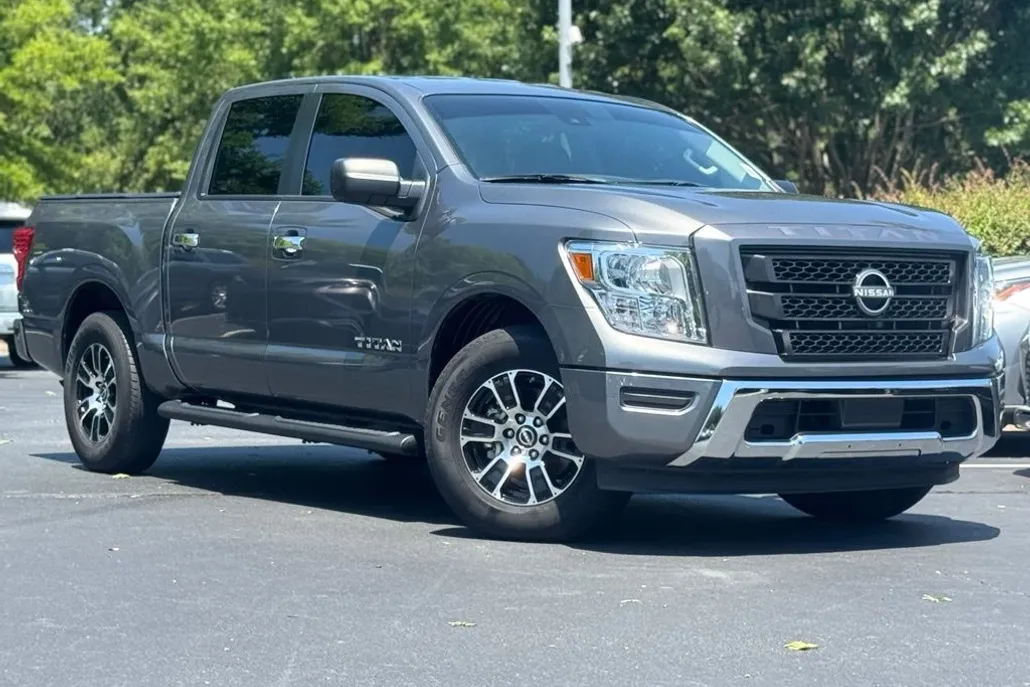 2023 Nissan Titan SV photo 1