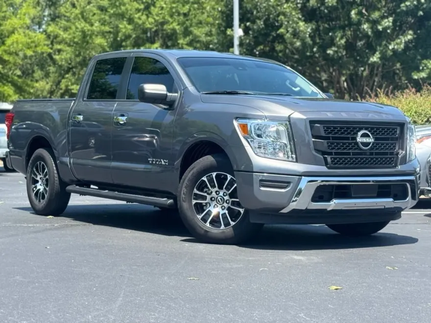 2023 Nissan Titan SV photo 1