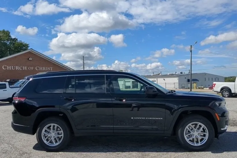 2025 Jeep Grand Cherokee Laredo Altitude photo 1