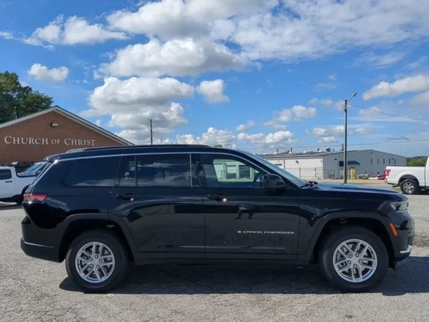 2025 Jeep Grand Cherokee Laredo Altitude photo 1
