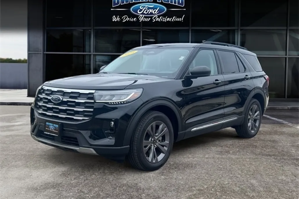 2025 Ford Explorer photo 1