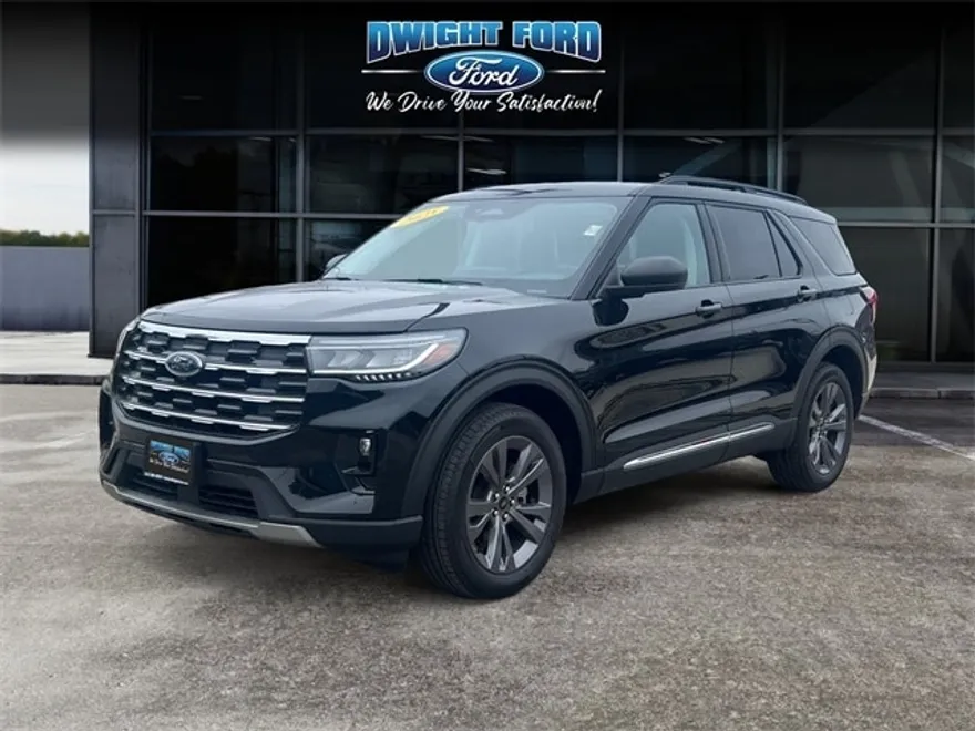 2025 Ford Explorer photo 1