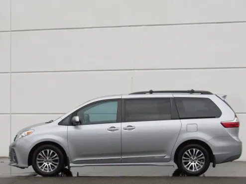 2018 Toyota Sienna XLE photo 4