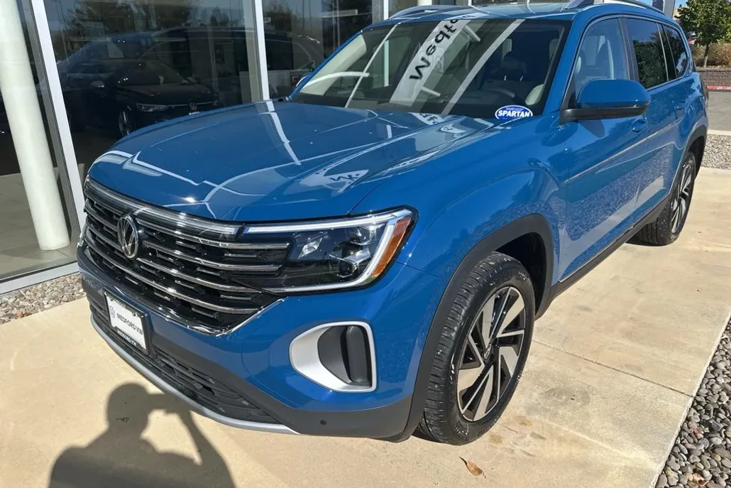 2025 Volkswagen Atlas SEL photo 1