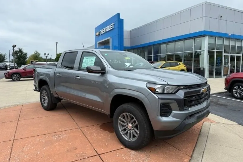 2025 Chevrolet Colorado Work Truck LT photo 1