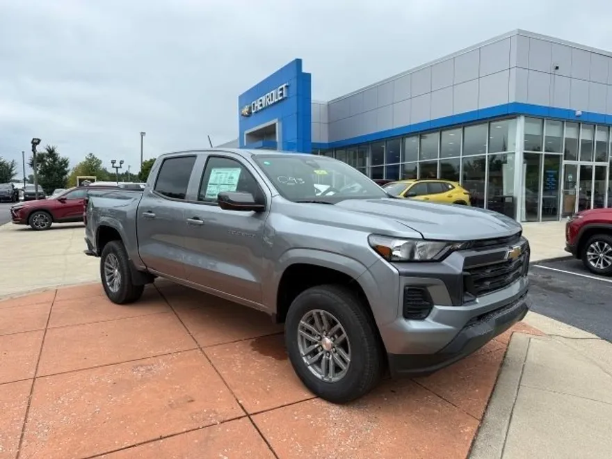 2025 Chevrolet Colorado Work Truck LT photo 1