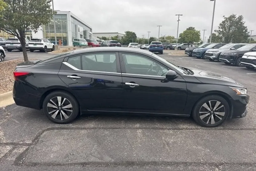 2021 Nissan Altima 2.5 SV photo 1