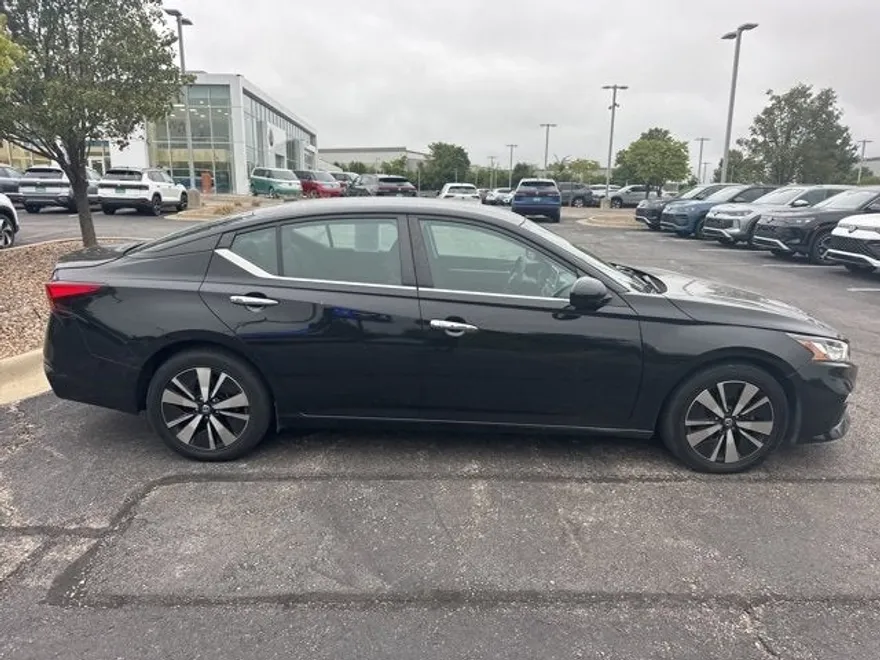2021 Nissan Altima 2.5 SV photo 1