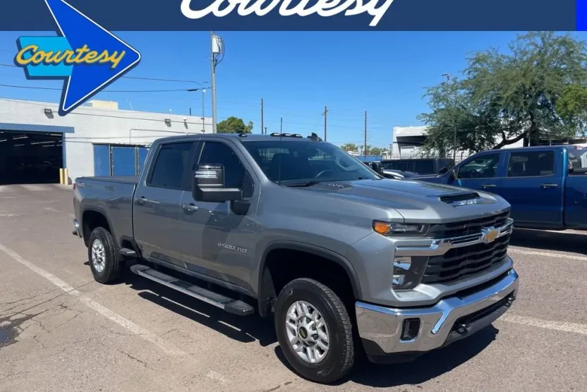 2024 Chevrolet Silverado 2500HD LT photo 1