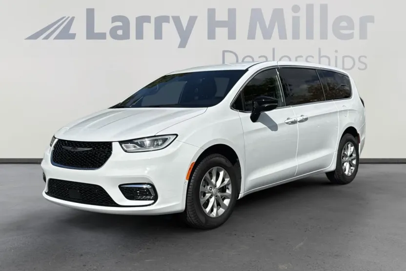 2025 Chrysler Pacifica photo 1