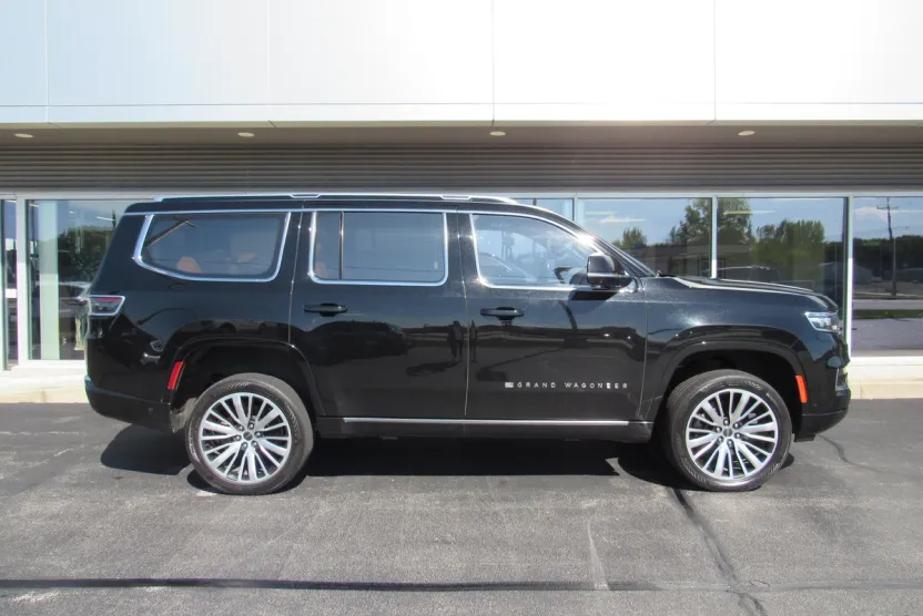 2022 Jeep Grand Wagoneer III photo 1