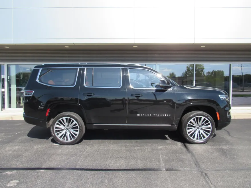 2022 Jeep Grand Wagoneer III photo 1