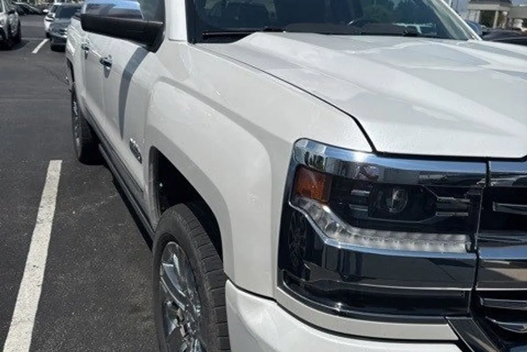2018 Chevrolet Silverado 1500 High Country photo 1