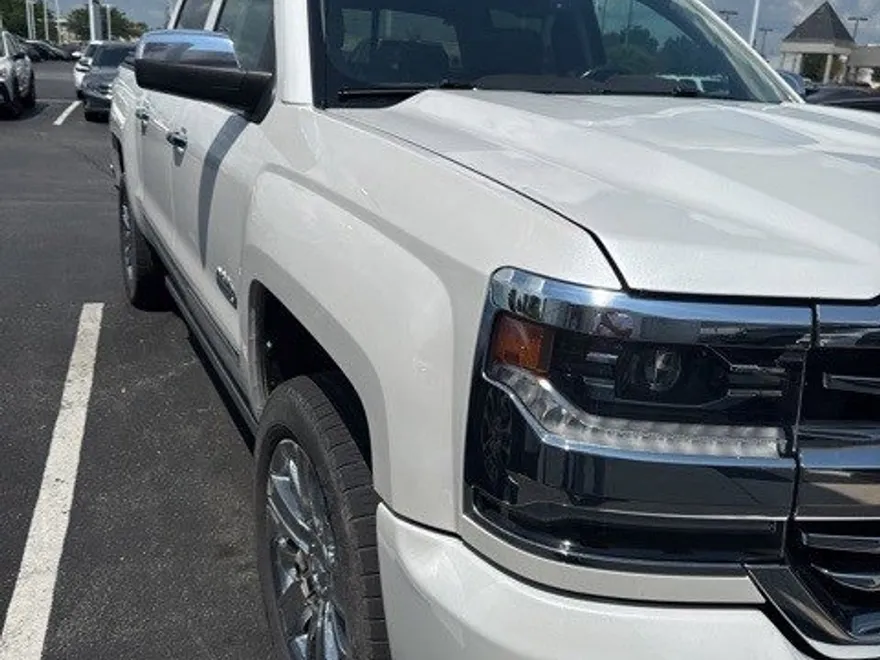 2018 Chevrolet Silverado 1500 High Country photo 1