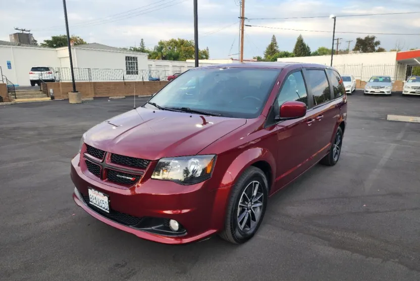 2018 Dodge Grand Caravan GT photo 1