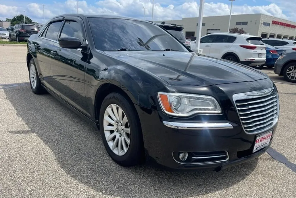 2013 Chrysler 300 Base Limited photo 1