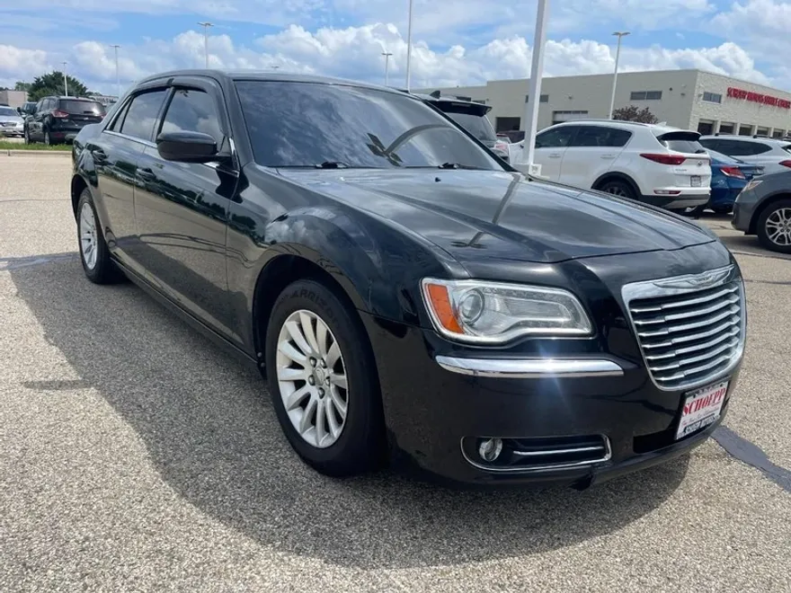 2013 Chrysler 300 Base Limited photo 1