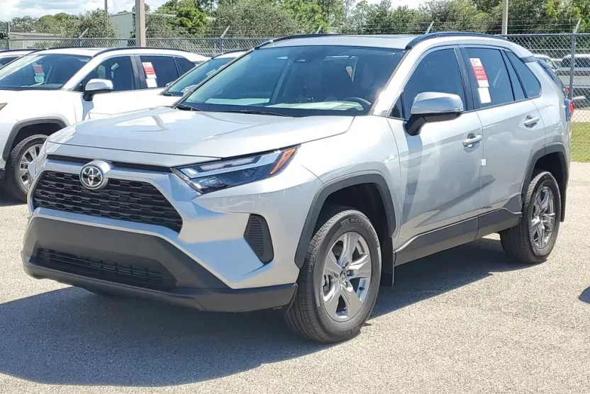 2025 Toyota RAV4 XLE photo 1