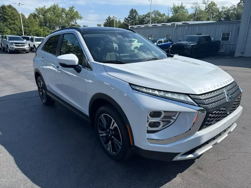 2024 Mitsubishi Eclipse Cross SE photo 1