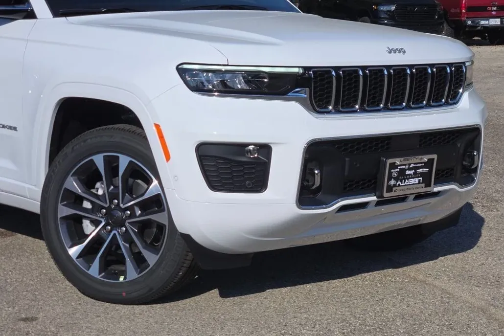 2025 Jeep Grand Cherokee Overland photo 1