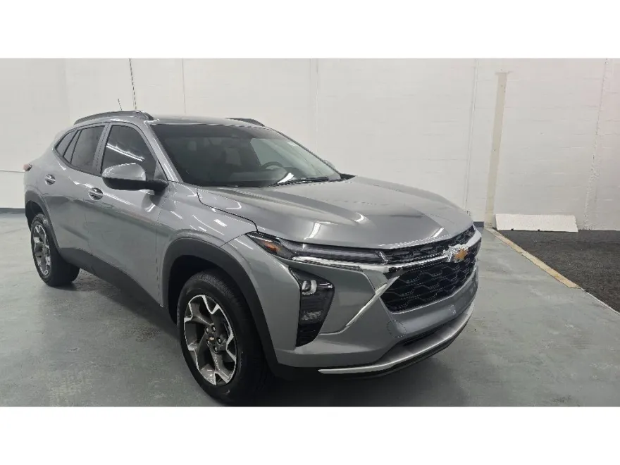 2025 Chevrolet Trax LT photo 1