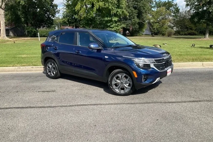 2026 Kia Seltos LX photo 1
