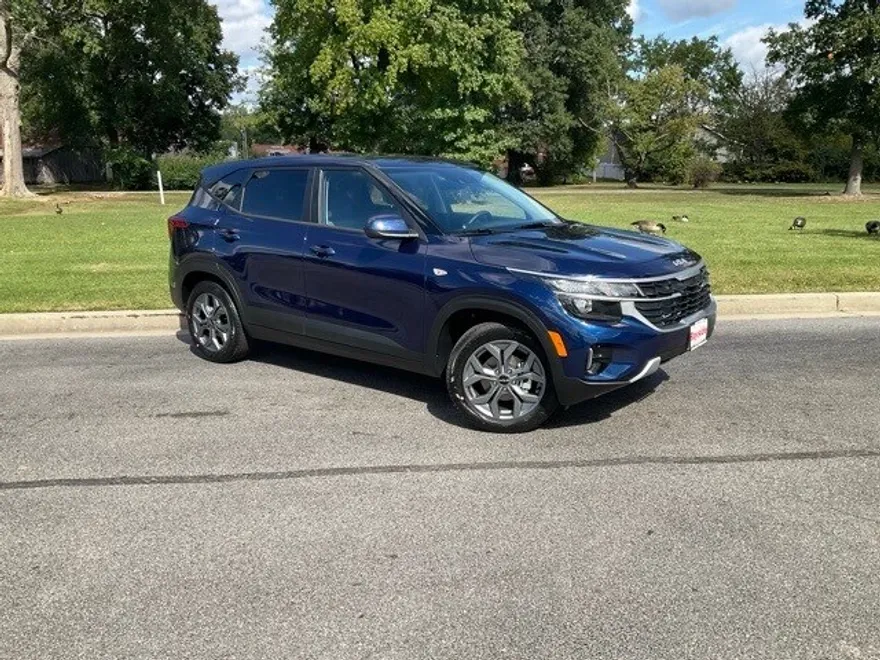 2026 Kia Seltos LX photo 1