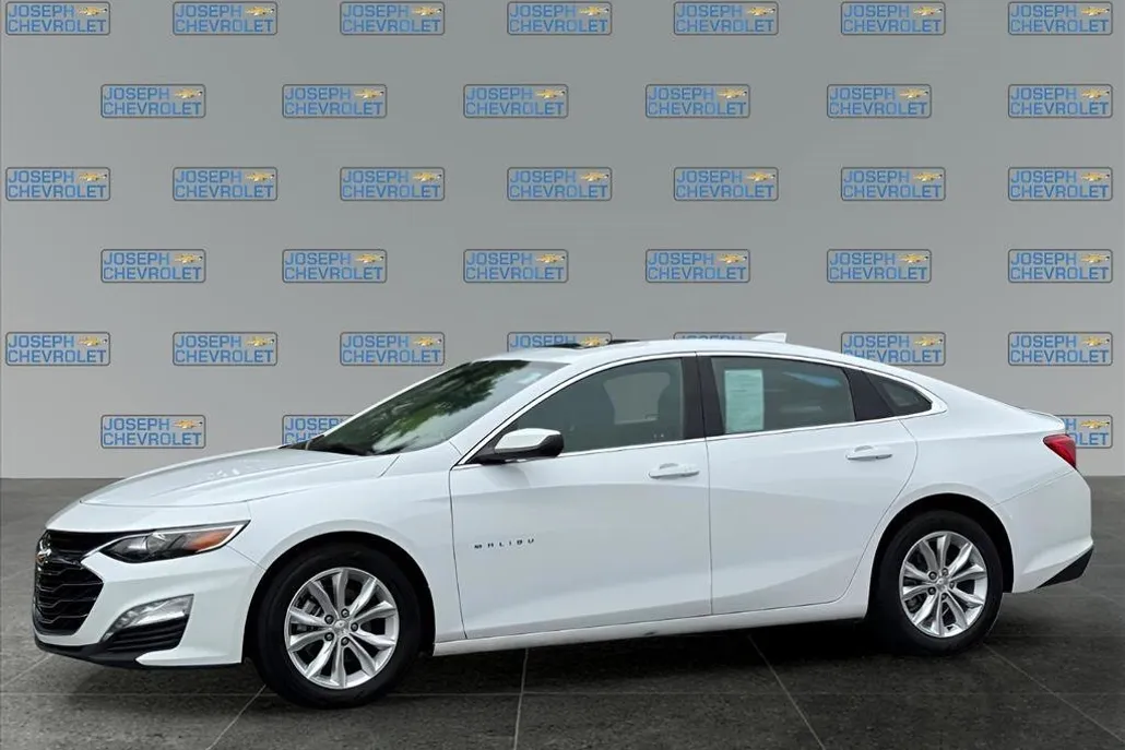 2024 Chevrolet Malibu 1LT photo 1