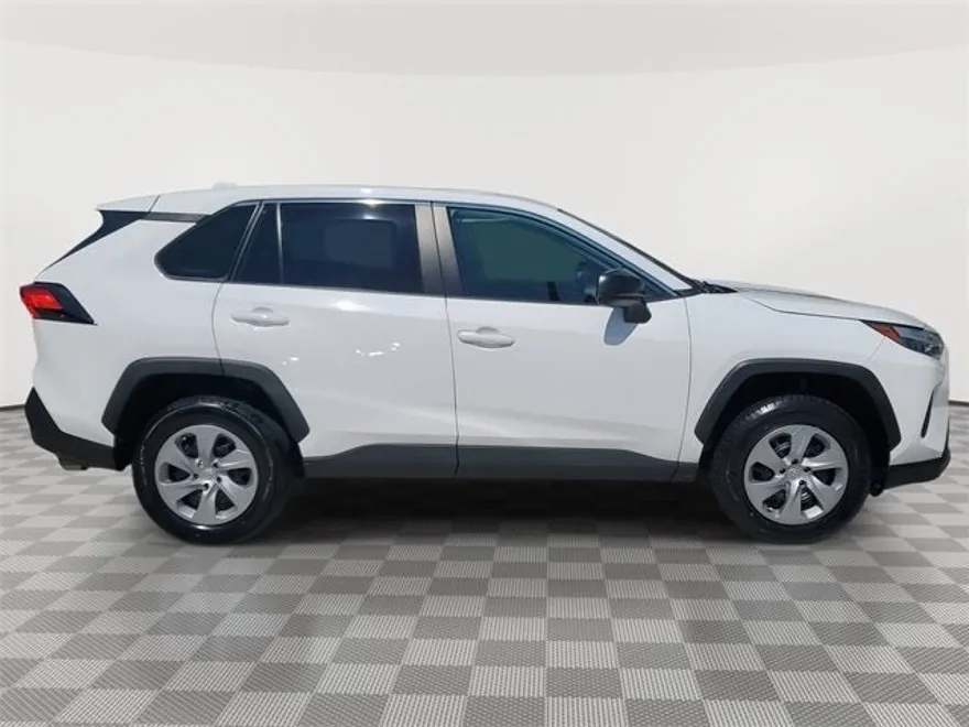 2024 Toyota RAV4 LE photo 1