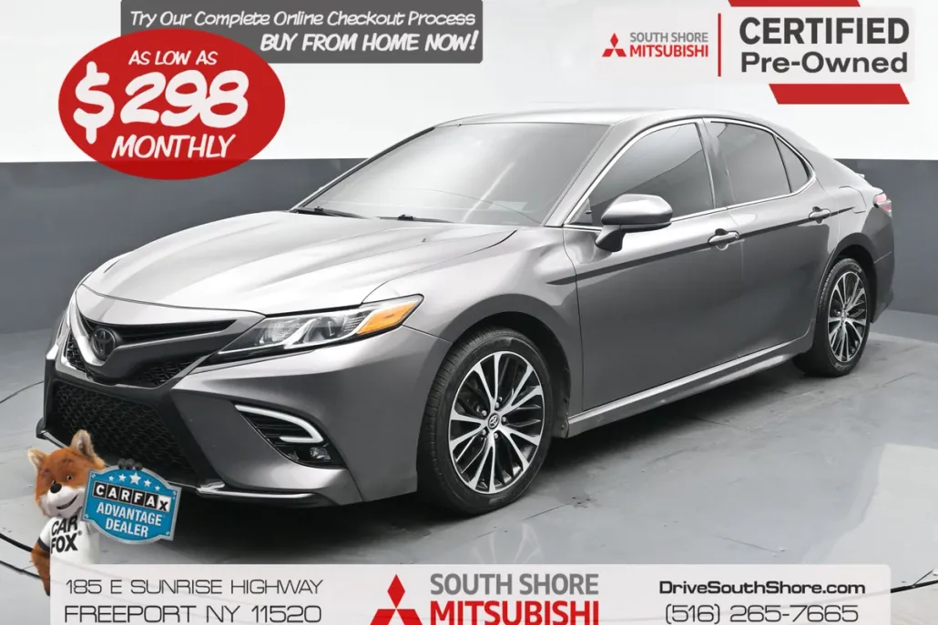 2020 Toyota Camry SE photo 1