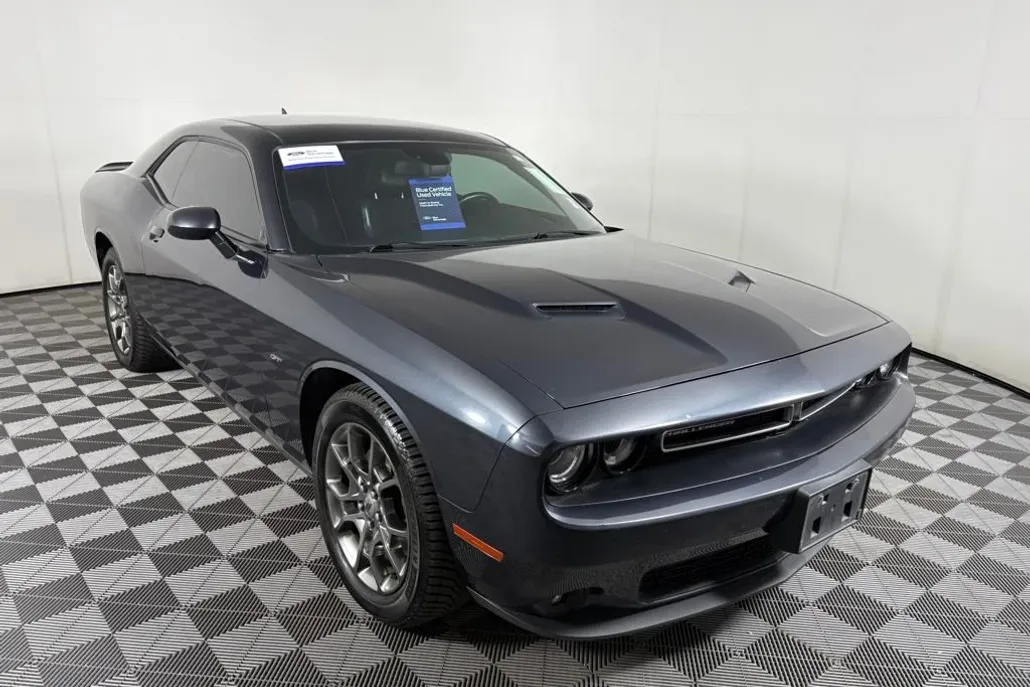 2017 Dodge Challenger GT photo 1