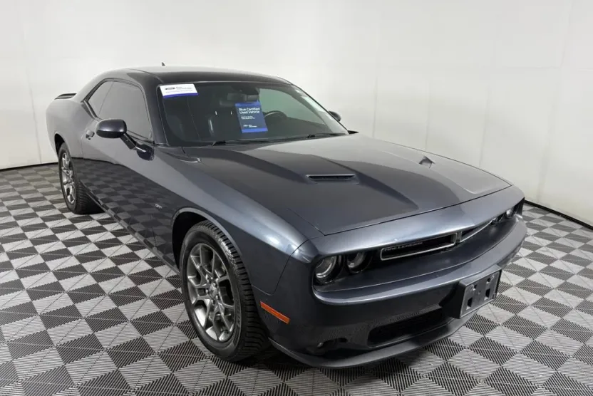 2017 Dodge Challenger GT photo 1